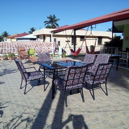 The Red Hut Inn Belize City Exteriér fotografie