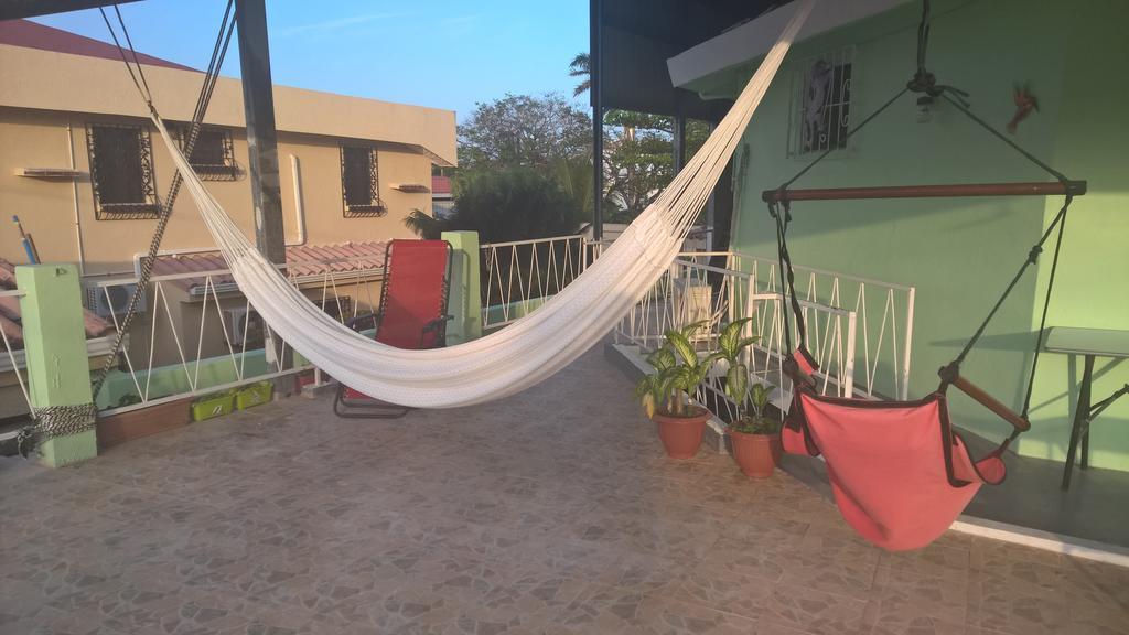 The Red Hut Inn Belize City Exteriér fotografie