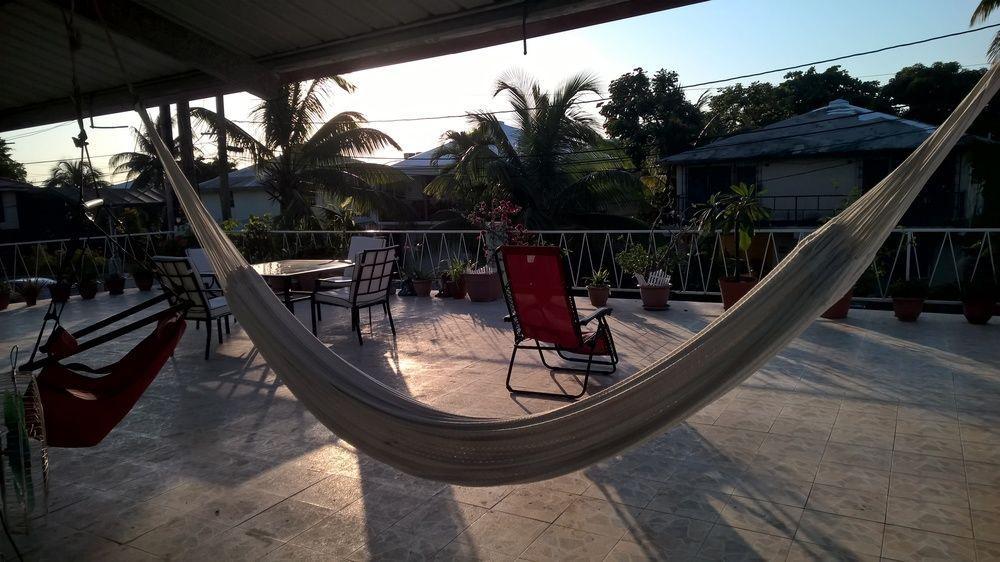 The Red Hut Inn Belize City Exteriér fotografie