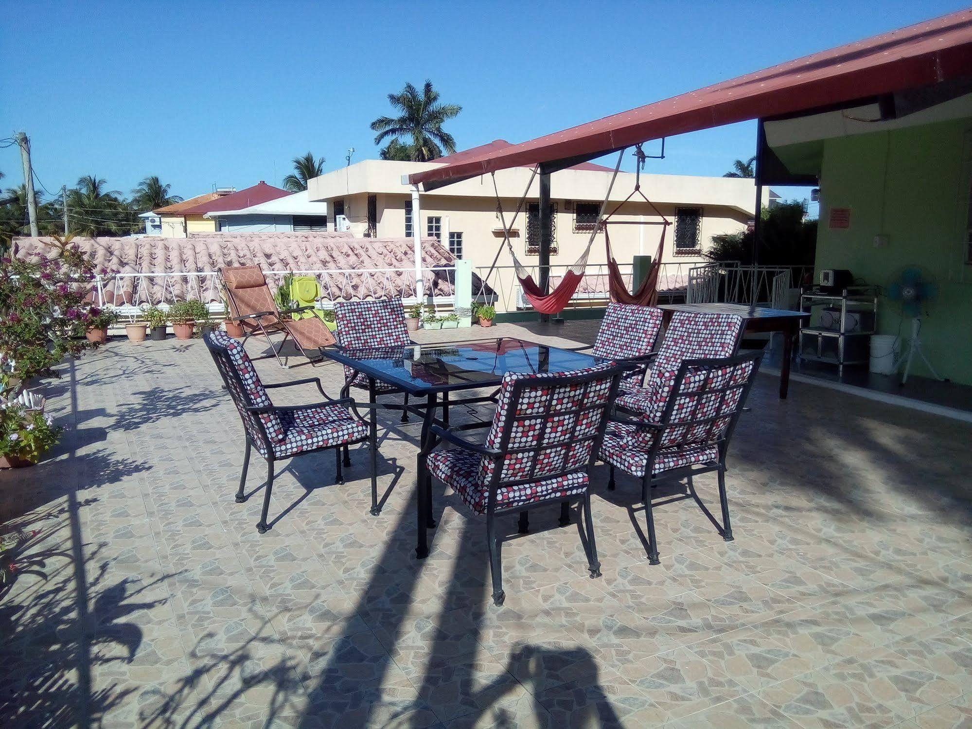 The Red Hut Inn Belize City Exteriér fotografie