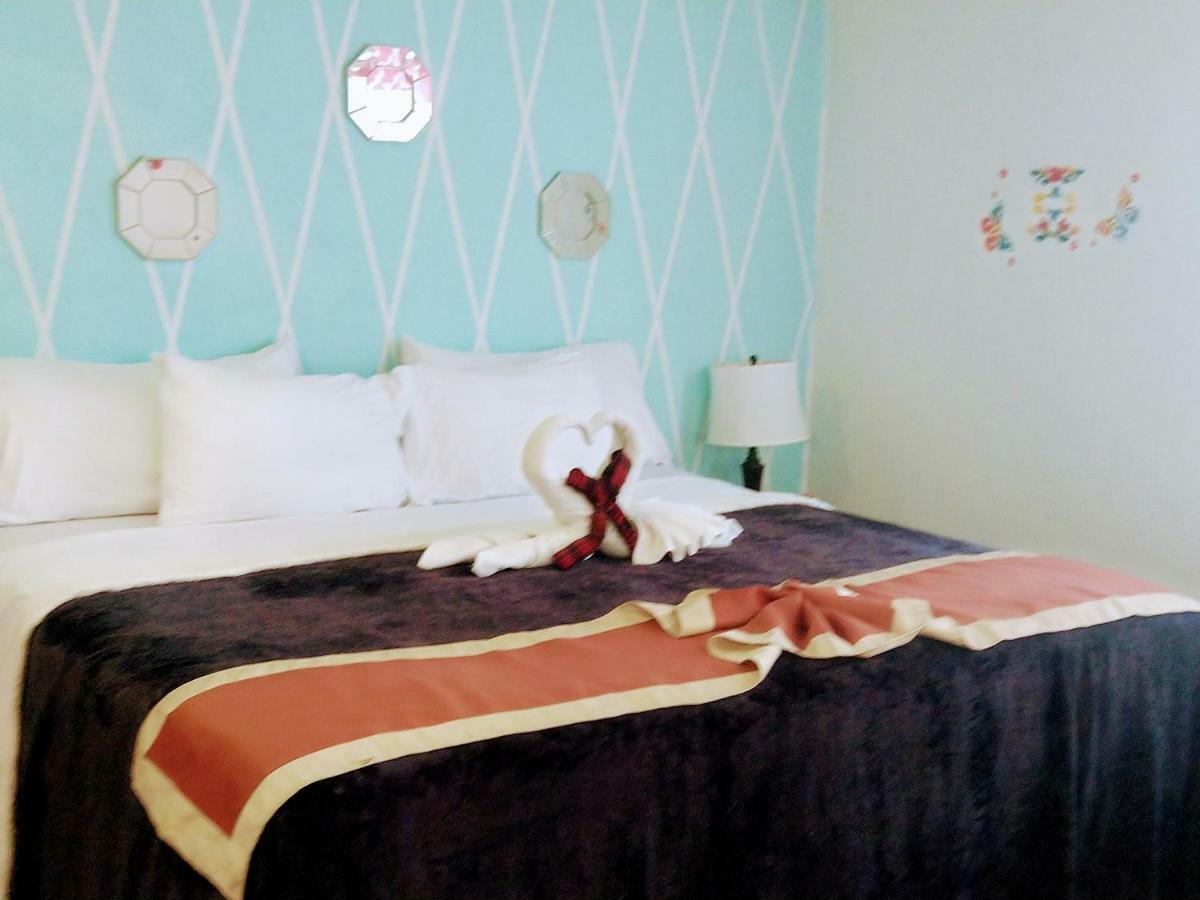 The Red Hut Inn Belize City Exteriér fotografie