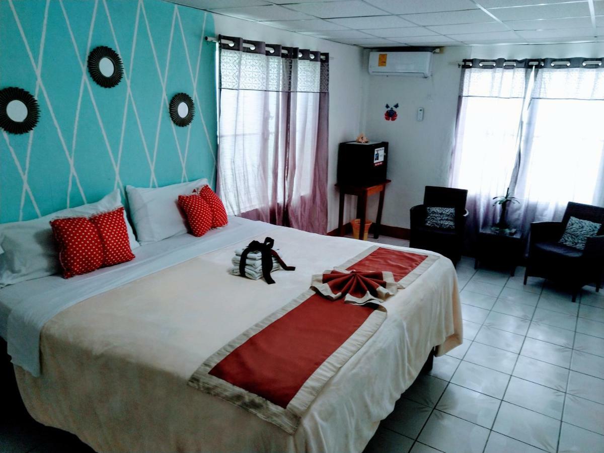 The Red Hut Inn Belize City Exteriér fotografie
