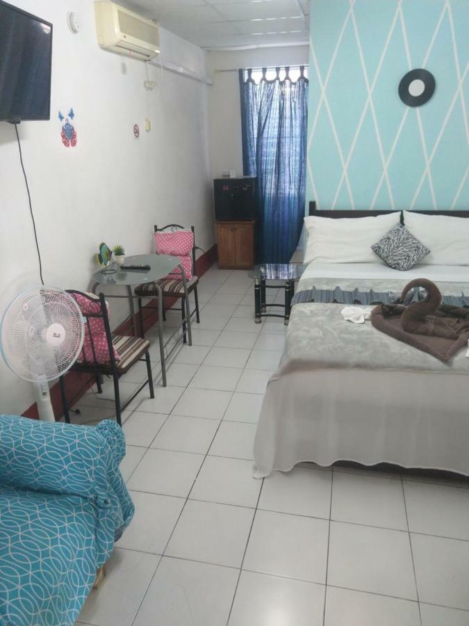 The Red Hut Inn Belize City Exteriér fotografie