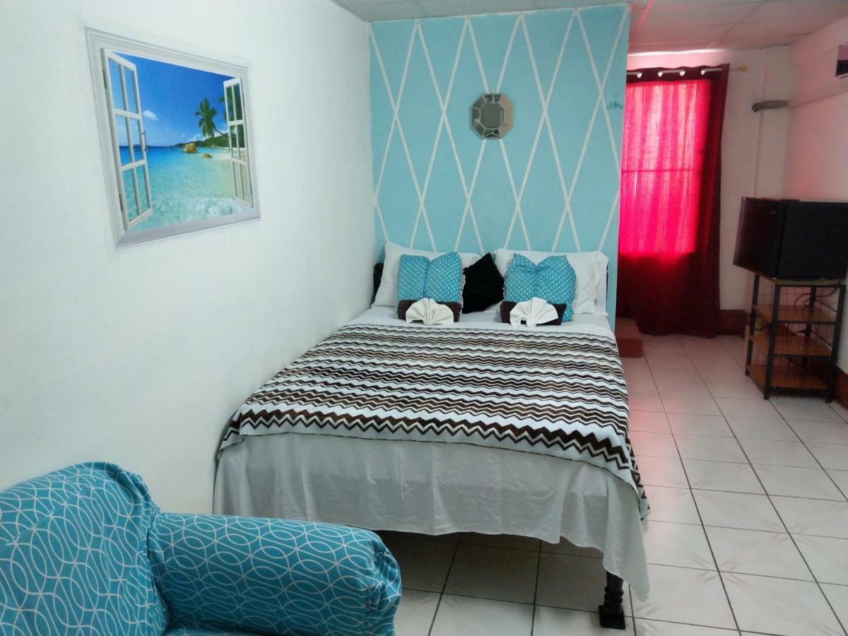The Red Hut Inn Belize City Exteriér fotografie